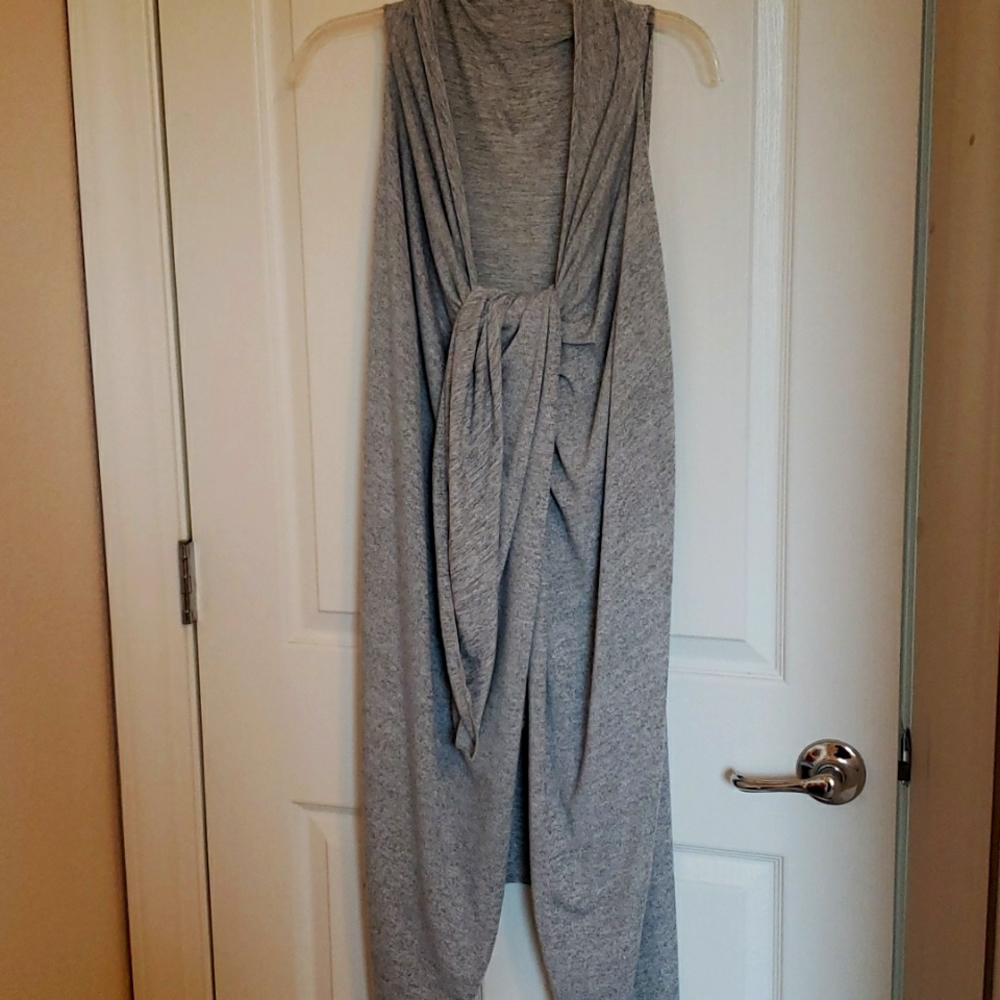 Ladie's sleeveless vest/wrap